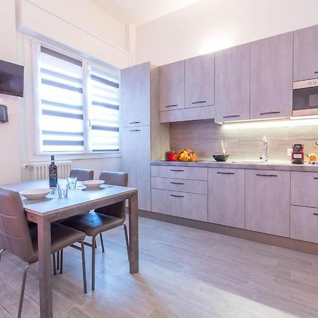 Realkasa Azzarita Flat Apartment Bologna Bagian luar foto