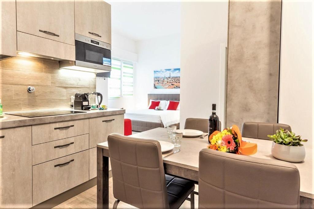 Realkasa Azzarita Flat Apartment Bologna Bagian luar foto