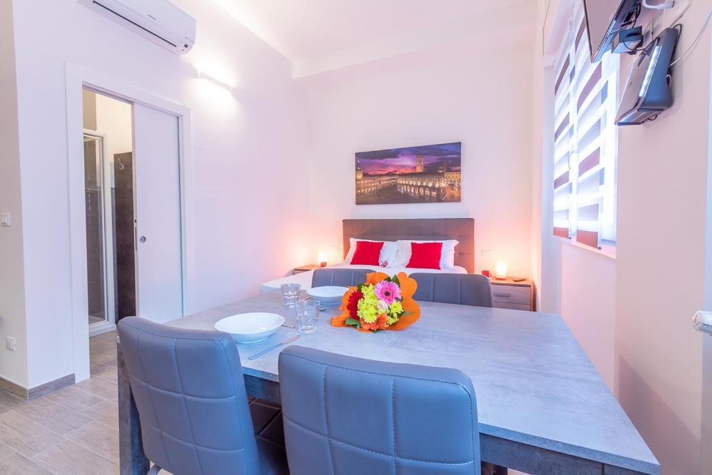 Realkasa Azzarita Flat Apartment Bologna Bagian luar foto